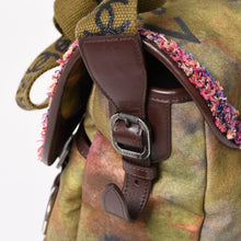 Load image into Gallery viewer, 極美品 CHANEL シャネル エンブロイダリー メッセンジャーバッグ 21番台 A92790 グラフィティ カーキ ココマーク 中古 4a003390