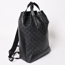 Load image into Gallery viewer, 極美品 LOUIS VUITTON ルイヴィトン モノグラムエクリプス バックパック リュック エクスプローラー M40527 シルバー金具 中古 4a003209