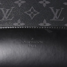 Load image into Gallery viewer, 極美品 LOUIS VUITTON ルイヴィトン モノグラムエクリプス バックパック リュック エクスプローラー M40527 シルバー金具 中古 4a003209