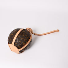 画像をギャラリービューアに読み込む, 新品同様 LOUIS VUITTON ルイヴィトン サッカーボール 1998年フランスワールドカップ記念 M99054 中古 4a002573