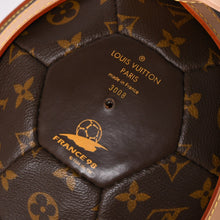 画像をギャラリービューアに読み込む, 新品同様 LOUIS VUITTON ルイヴィトン サッカーボール 1998年フランスワールドカップ記念 M99054 中古 4a002573