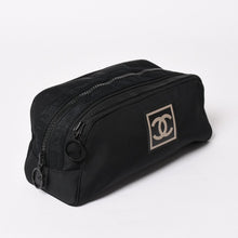 Load image into Gallery viewer, 極美品 CHANEL シャネル スポーツライン ポーチ A19975 7番台 ココマーク パッチ ブラック ブラック金具 中古 4a003238
