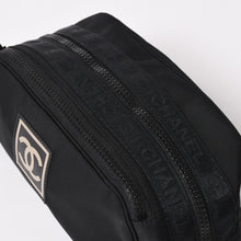 Load image into Gallery viewer, 極美品 CHANEL シャネル スポーツライン ポーチ A19975 7番台 ココマーク パッチ ブラック ブラック金具 中古 4a003238