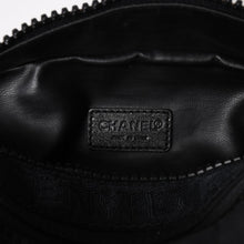 Load image into Gallery viewer, 極美品 CHANEL シャネル スポーツライン ポーチ A19975 7番台 ココマーク パッチ ブラック ブラック金具 中古 4a003238