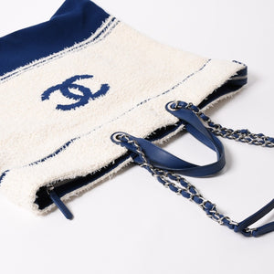 極美品 CHANEL シャネル トートバッグ パイル ラージショッピングバッグ 27番台 AS0452 ホワイト ブルー 中古 4a003092