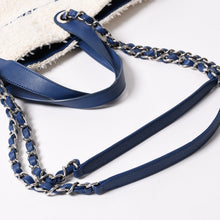 画像をギャラリービューアに読み込む, 極美品 CHANEL シャネル トートバッグ パイル ラージショッピングバッグ 27番台 AS0452 ホワイト ブルー 中古 4a003092