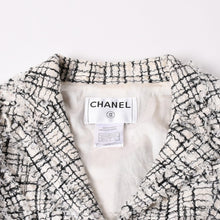 画像をギャラリービューアに読み込む, CHANEL シャネル ツイード テーラードジャケット P27798V17631 サイズ36 ココマーク シングル ホワイト ブラック 美品 中古 4a002639