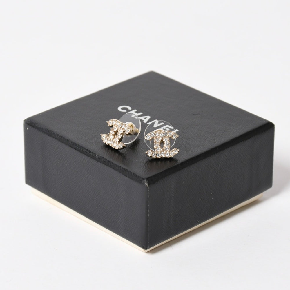 極美品 CHANEL シャネル ココマーク ピアス 重量約2.61g 刻印不鮮明 ラインストーン メタル GP クリア ゴールド 両耳用 中古 4a003134
