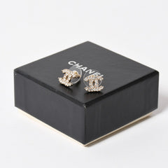 Very good condition CHANEL Coco mark earrings Weight approx. 2.61g Engraved unclear Rhinestone Metal GP Clear Gold For both ears Used 4a003134
