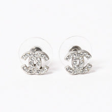 画像をギャラリービューアに読み込む, 極美品 CHANEL シャネル ココマーク ピアス 重量約1.58g 06A刻印 ラインストーン メタル シルバー クリア 両耳用 中古 4a003135