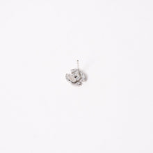 画像をギャラリービューアに読み込む, 極美品 CHANEL シャネル ココマーク ピアス 重量約1.58g 06A刻印 ラインストーン メタル シルバー クリア 両耳用 中古 4a003135