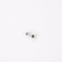 画像をギャラリービューアに読み込む, 極美品 CHANEL シャネル ココマーク ピアス 重量約1.58g 06A刻印 ラインストーン メタル シルバー クリア 両耳用 中古 4a003135