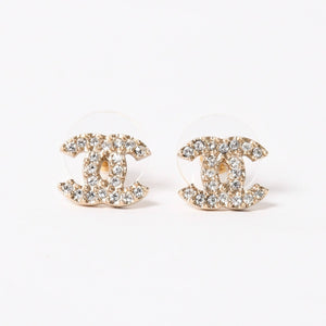Very good condition CHANEL Coco mark earrings Weight approx. 2.61g Engraved unclear Rhinestone Metal GP Clear Gold For both ears Used 4a003134