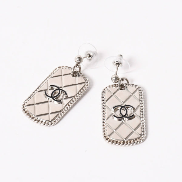Very Good Condition CHANEL Coco Mark Drop Earrings Accessories Weight Approximately 13.20g 09P Stamp Matelasse Silver Binaural Used 4a003130