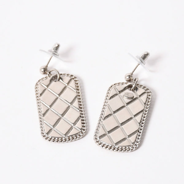 Very Good Condition CHANEL Coco Mark Drop Earrings Accessories Weight Approximately 13.20g 09P Stamp Matelasse Silver Binaural Used 4a003130