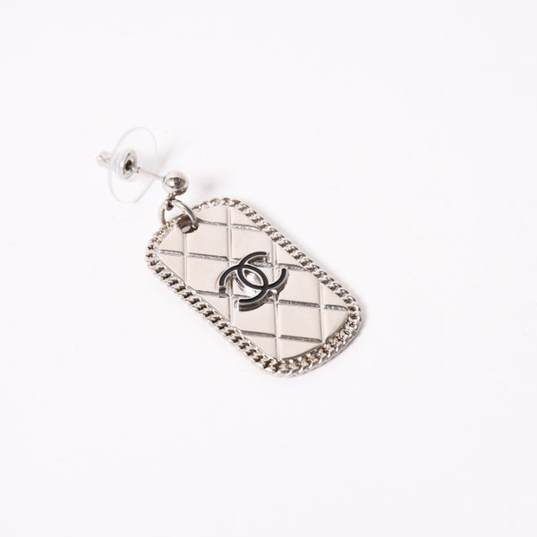 Very Good Condition CHANEL Coco Mark Drop Earrings Accessories Weight Approximately 13.20g 09P Stamp Matelasse Silver Binaural Used 4a003130