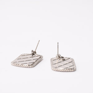 Very Good Condition CHANEL Coco Mark Drop Earrings Accessories Weight Approximately 13.20g 09P Stamp Matelasse Silver Binaural Used 4a003130