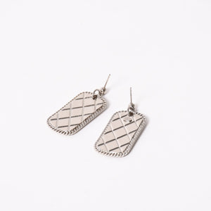 Very Good Condition CHANEL Coco Mark Drop Earrings Accessories Weight Approximately 13.20g 09P Stamp Matelasse Silver Binaural Used 4a003130