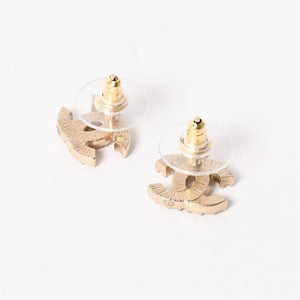 Very good condition CHANEL Coco mark earrings Weight approx. 2.61g Engraved unclear Rhinestone Metal GP Clear Gold For both ears Used 4a003134