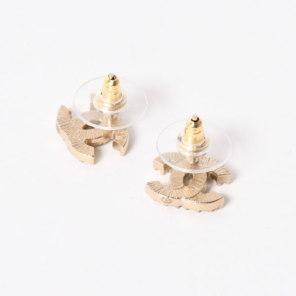 Very good condition CHANEL Coco mark earrings Weight approx. 2.61g Engraved unclear Rhinestone Metal GP Clear Gold For both ears Used 4a003134