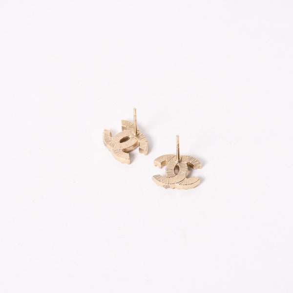 Very good condition CHANEL Coco mark earrings Weight approx. 2.61g Engraved unclear Rhinestone Metal GP Clear Gold For both ears Used 4a003134