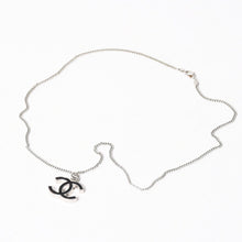 Load image into Gallery viewer, CHANEL シャネル ココマーク ネックレス 重量約5.11g 06V刻印 全長約43cm メタル シルバー ブラック 美品 中古 4a003146