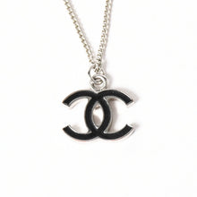 Load image into Gallery viewer, CHANEL シャネル ココマーク ネックレス 重量約5.11g 06V刻印 全長約43cm メタル シルバー ブラック 美品 中古 4a003146