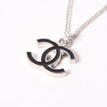 Load image into Gallery viewer, CHANEL シャネル ココマーク ネックレス 重量約5.11g 06V刻印 全長約43cm メタル シルバー ブラック 美品 中古 4a003146