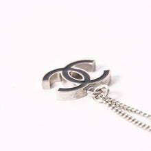 Load image into Gallery viewer, CHANEL シャネル ココマーク ネックレス 重量約5.11g 06V刻印 全長約43cm メタル シルバー ブラック 美品 中古 4a003146