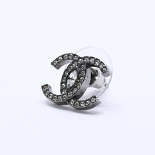 画像をギャラリービューアに読み込む, CHANEL シャネル ココマーク ピアス 重量約3.53g L21K刻印 ラインストーン メタル ガンメタ クリア 両耳用 美品 中古 4a003138