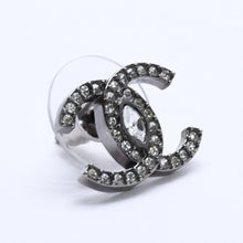 画像をギャラリービューアに読み込む, CHANEL シャネル ココマーク ピアス 重量約3.53g L21K刻印 ラインストーン メタル ガンメタ クリア 両耳用 美品 中古 4a003138