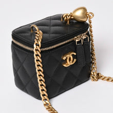 Load image into Gallery viewer, 極美品 CHANEL シャネル ミニバニティ チェーンショルダーバッグ ランダム番台 ココマーク ハート キャビアスキン ブラック 中古 4a003088