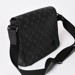 極美品 LOUIS VUITTON ルイヴィトン ディストリクトPM ショルダーバッグ M46255 モノグラムエクリプスキャンバス 中古 4a002878