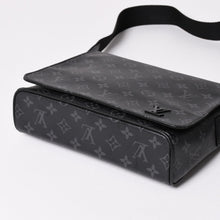 画像をギャラリービューアに読み込む, 極美品 LOUIS VUITTON ルイヴィトン ディストリクトPM ショルダーバッグ M46255 モノグラムエクリプスキャンバス 中古 4a002878