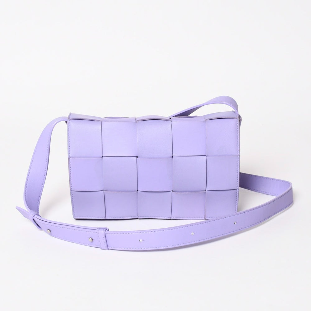 極美品 BOTTEGA VENETA ボッテガヴェネタ カセット ショルダーバッグ イントレチャート レザー パープル 649601 中古 4a003219