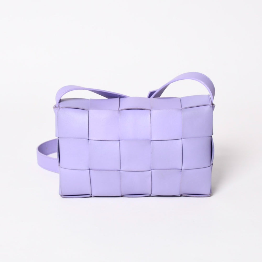 極美品 BOTTEGA VENETA ボッテガヴェネタ カセット ショルダーバッグ イントレチャート レザー パープル 649601 中古 4a003219