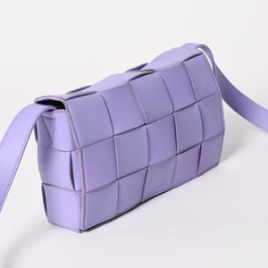 極美品 BOTTEGA VENETA ボッテガヴェネタ カセット ショルダーバッグ イントレチャート レザー パープル 649601 中古 4a003219