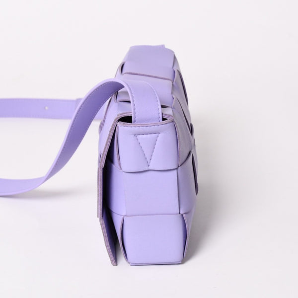 極美品 BOTTEGA VENETA ボッテガヴェネタ カセット ショルダーバッグ イントレチャート レザー パープル 649601 中古 4a003219