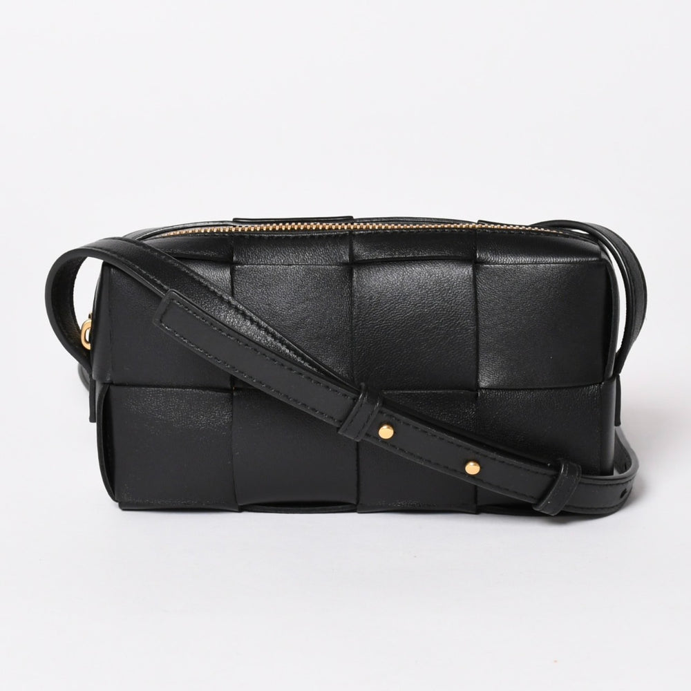 極美品 BOTTEGA VENETA ボッテガヴェネタ カセットショルダーバッグ イントレチャート ミニウォレット ラムスキン レザー ブラック ゴールド金具 中古 4a003228
