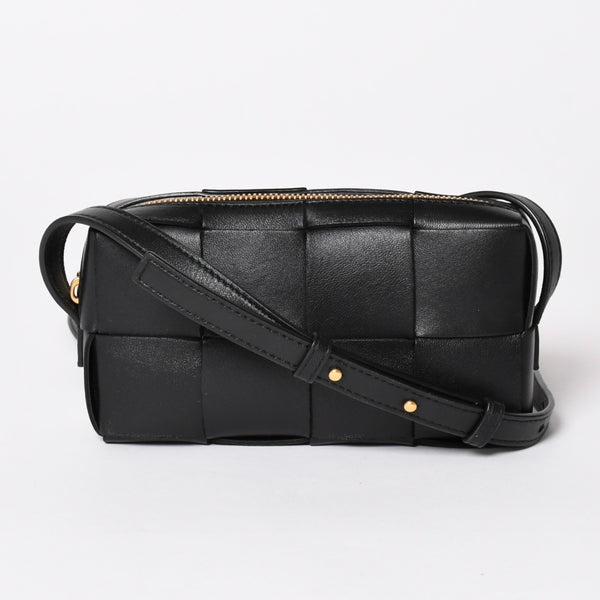 極美品 BOTTEGA VENETA ボッテガヴェネタ カセットショルダーバッグ イントレチャート ミニウォレット ラムスキン レザー ブラック ゴールド金具 中古 4a003228
