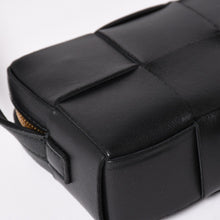 画像をギャラリービューアに読み込む, 極美品 BOTTEGA VENETA ボッテガヴェネタ カセットショルダーバッグ イントレチャート ミニウォレット ラムスキン レザー ブラック ゴールド金具 中古 4a003228