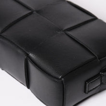 画像をギャラリービューアに読み込む, 極美品 BOTTEGA VENETA ボッテガヴェネタ カセットショルダーバッグ イントレチャート ミニウォレット ラムスキン レザー ブラック ゴールド金具 中古 4a003228