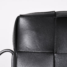 画像をギャラリービューアに読み込む, 極美品 BOTTEGA VENETA ボッテガヴェネタ カセットショルダーバッグ イントレチャート ミニウォレット ラムスキン レザー ブラック ゴールド金具 中古 4a003228