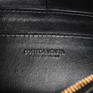 極美品 BOTTEGA VENETA ボッテガヴェネタ カセットショルダーバッグ イントレチャート ミニウォレット ラムスキン レザー ブラック ゴールド金具 中古 4a003228
