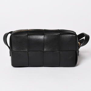 極美品 BOTTEGA VENETA ボッテガヴェネタ カセットショルダーバッグ イントレチャート ミニウォレット ラムスキン レザー ブラック ゴールド金具 中古 4a003228