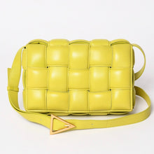 Load image into Gallery viewer, 極美品 BOTTEGAVENETA ボッテガヴェネタ PADDED CASSETTE パデッド カセット ショルダーバッグ 591970 ライムグリーン 中古 4a003222