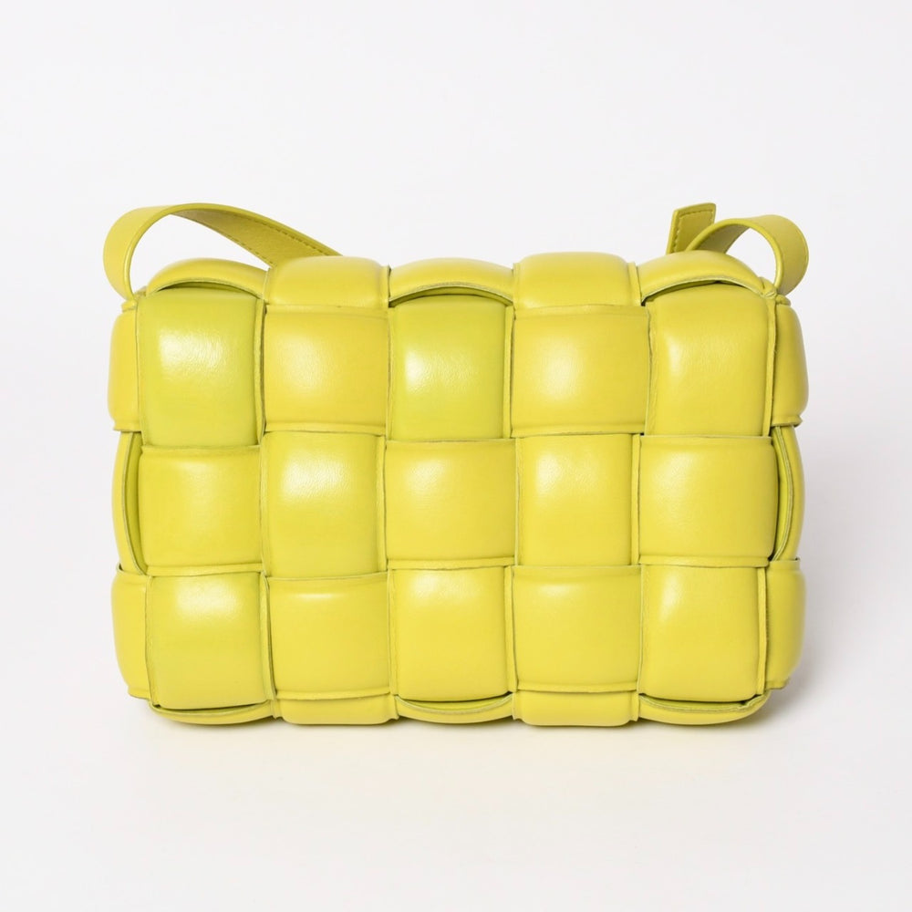 極美品 BOTTEGAVENETA ボッテガヴェネタ PADDED CASSETTE パデッド カセット ショルダーバッグ 591970 ライムグリーン 中古 4a003222