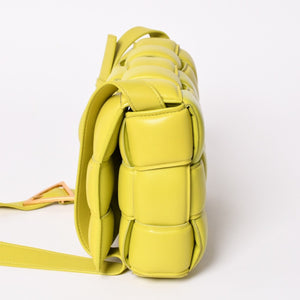 極美品 BOTTEGAVENETA ボッテガヴェネタ PADDED CASSETTE パデッド カセット ショルダーバッグ 591970 ライムグリーン 中古 4a003222