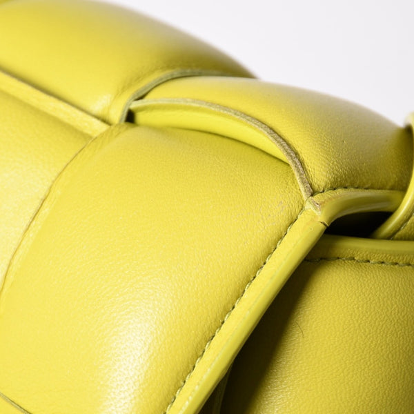 極美品 BOTTEGAVENETA ボッテガヴェネタ PADDED CASSETTE パデッド カセット ショルダーバッグ 591970 ライムグリーン 中古 4a003222