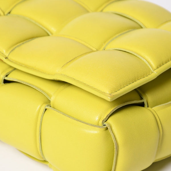 極美品 BOTTEGAVENETA ボッテガヴェネタ PADDED CASSETTE パデッド カセット ショルダーバッグ 591970 ライムグリーン 中古 4a003222